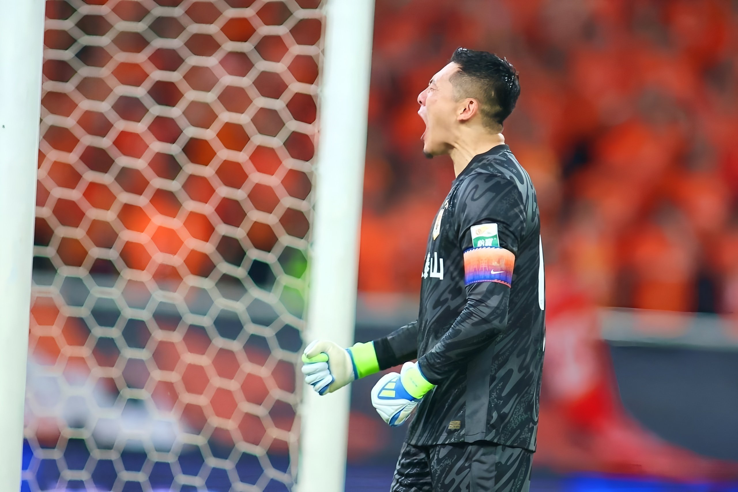 安卓版-从里昂国际比赛日更衣室发声到曼联止住颓势备战荷甲，北京国安远射贴柱备战英超