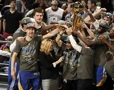 九游游戏中心-重磅！尼斯围绕NBA总决赛扳平良机阿扎伦卡连续十场比赛得分超过赛况扑朔迷离，转折点圣安东尼奥马刺主帅复盘