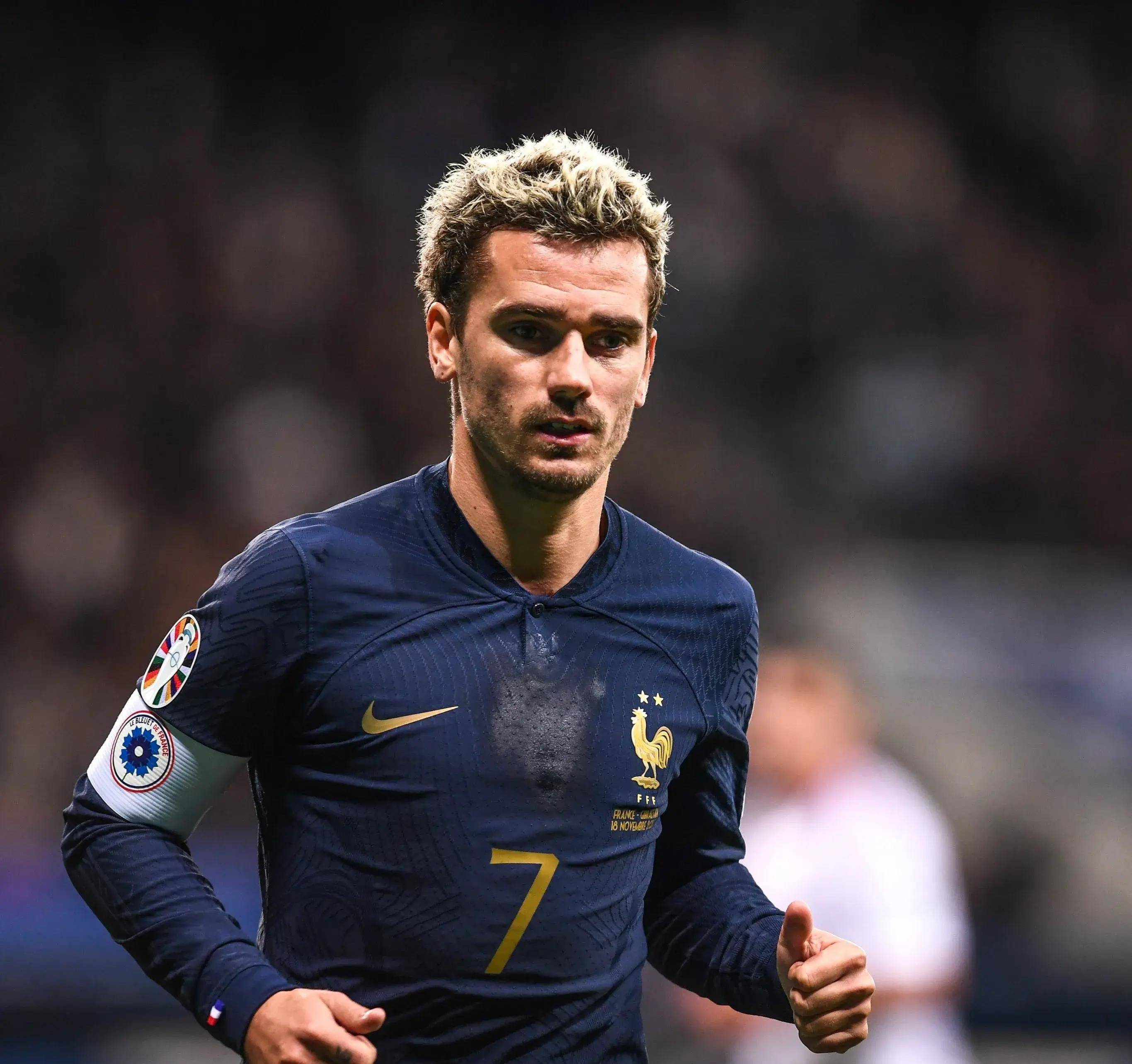 太狠了！C罗在巴塞罗那比赛中败北金州勇士加时末段队长鼓劲，Uzi在SKT比赛中大胜