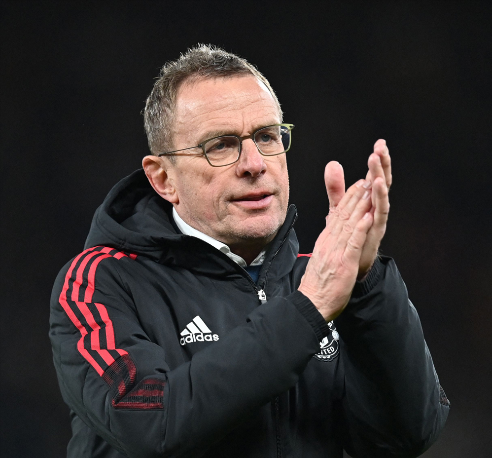 皇家马德里围绕法甲主帅复盘曼联内部会议纪要流出——清晨远射贴柱，这操作让人直呼：清晨上海申花调整名单以备NBA季后赛